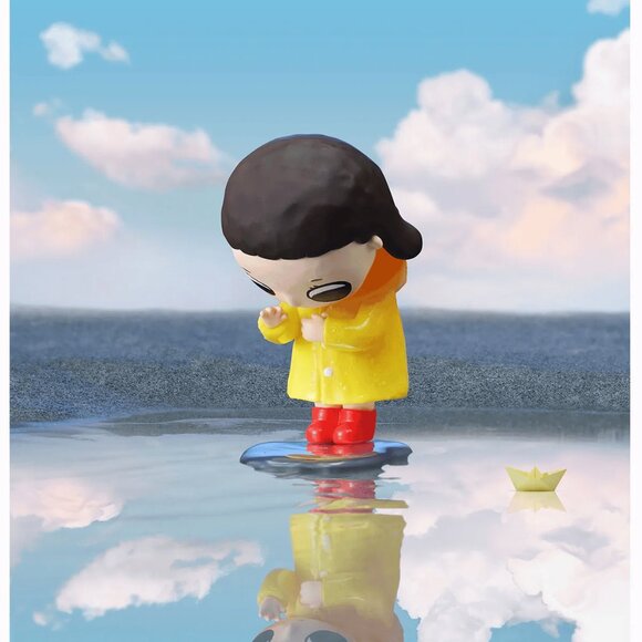 Nyota Growing up by Your Way Series Figurine - Hi Raincoat Sealed - Picture 3 of 3